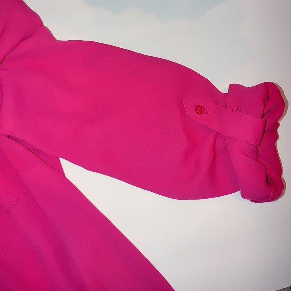 ❤️ Hot pink button down blouse🌸 - Picture 10 of 11